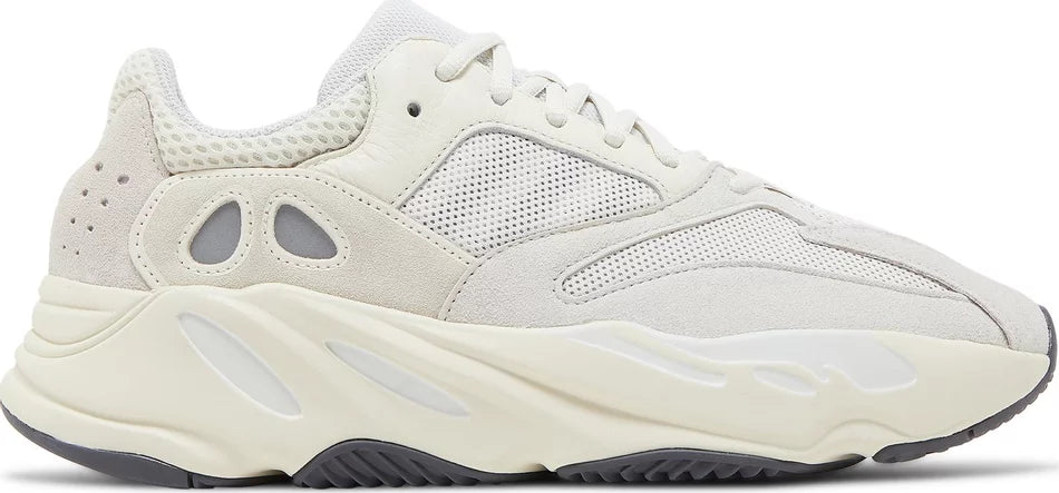 Yeezy Boost 700 - Analog