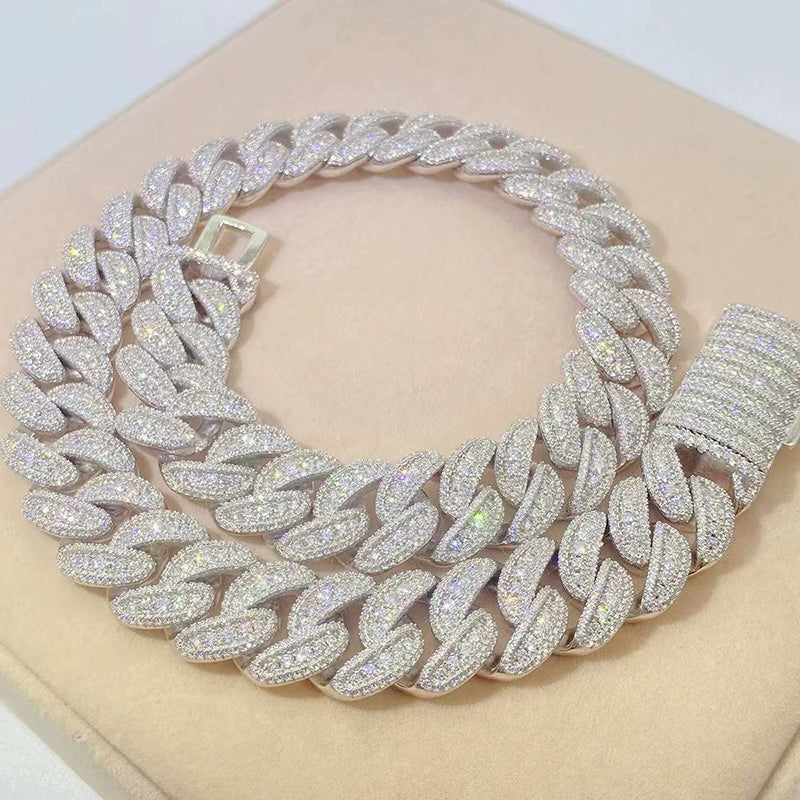 IL - Luxe Diamond-Adorned Cuban Chain