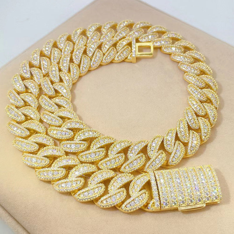 IL - Luxe Diamond-Adorned Cuban Chain